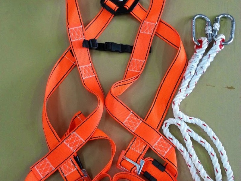 Climax 28N full body harnes with Karabiner lanyard 全身式安全帶連細扣尾繩